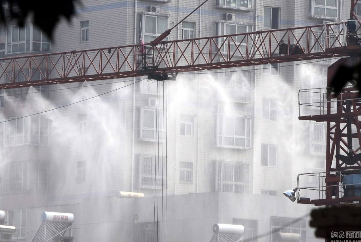 工地?fù)P塵施工被叫停？炎炎夏日工地除塵降溫這臺環(huán)保設(shè)備必不可少